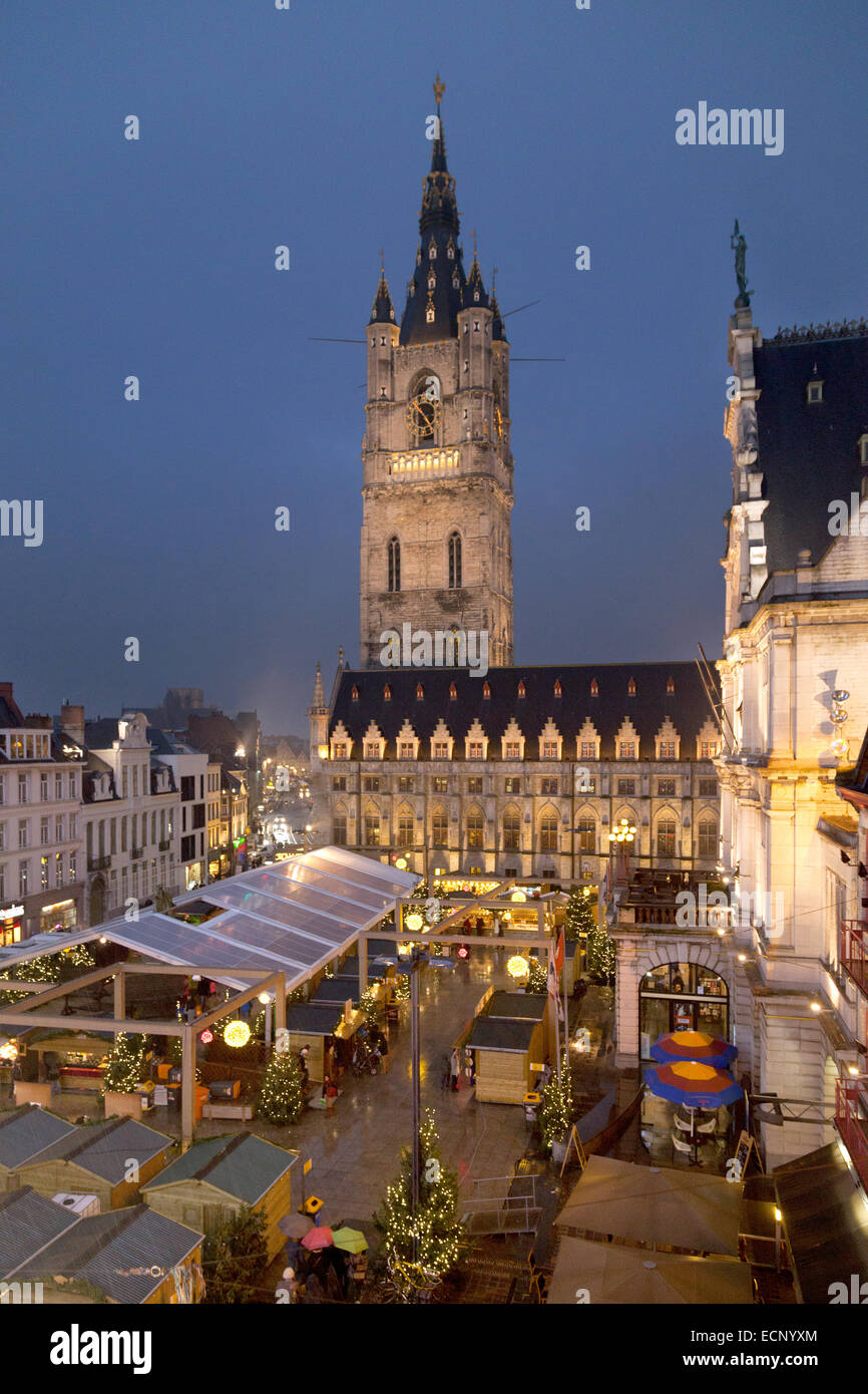 Gent Weihnachtsmarkt, vor der Belfried von Gent, Ghent (Gent), Belgien, Europa Stockfoto