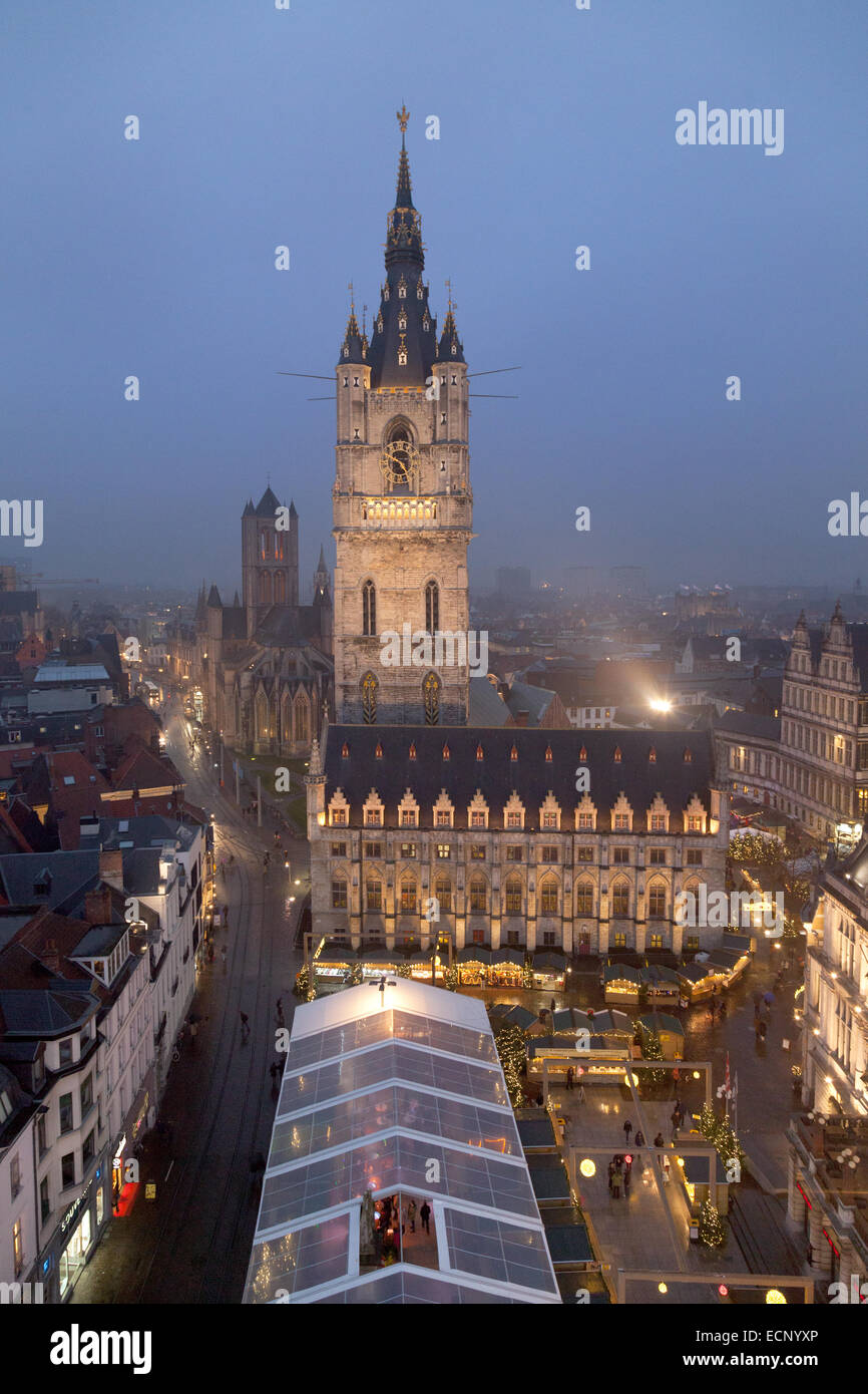 Gent Weihnachtsmarkt, und der Glockenturm, Gent (Gent), Belgien, Europa Stockfoto