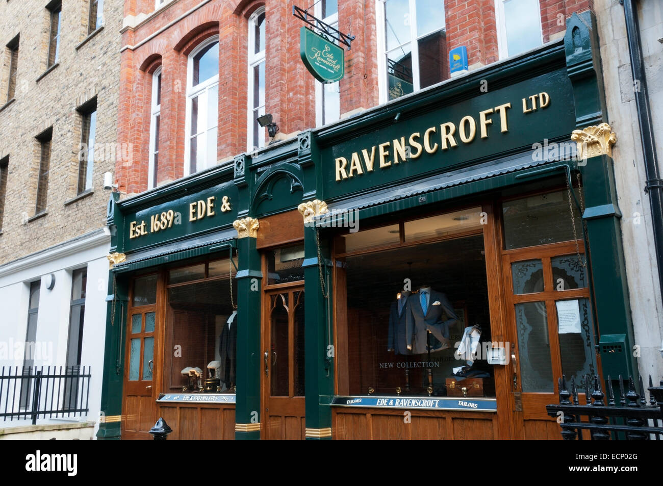 Die Räumlichkeiten des Ede & Ravenscroft in Star Hof, London. Stockfoto