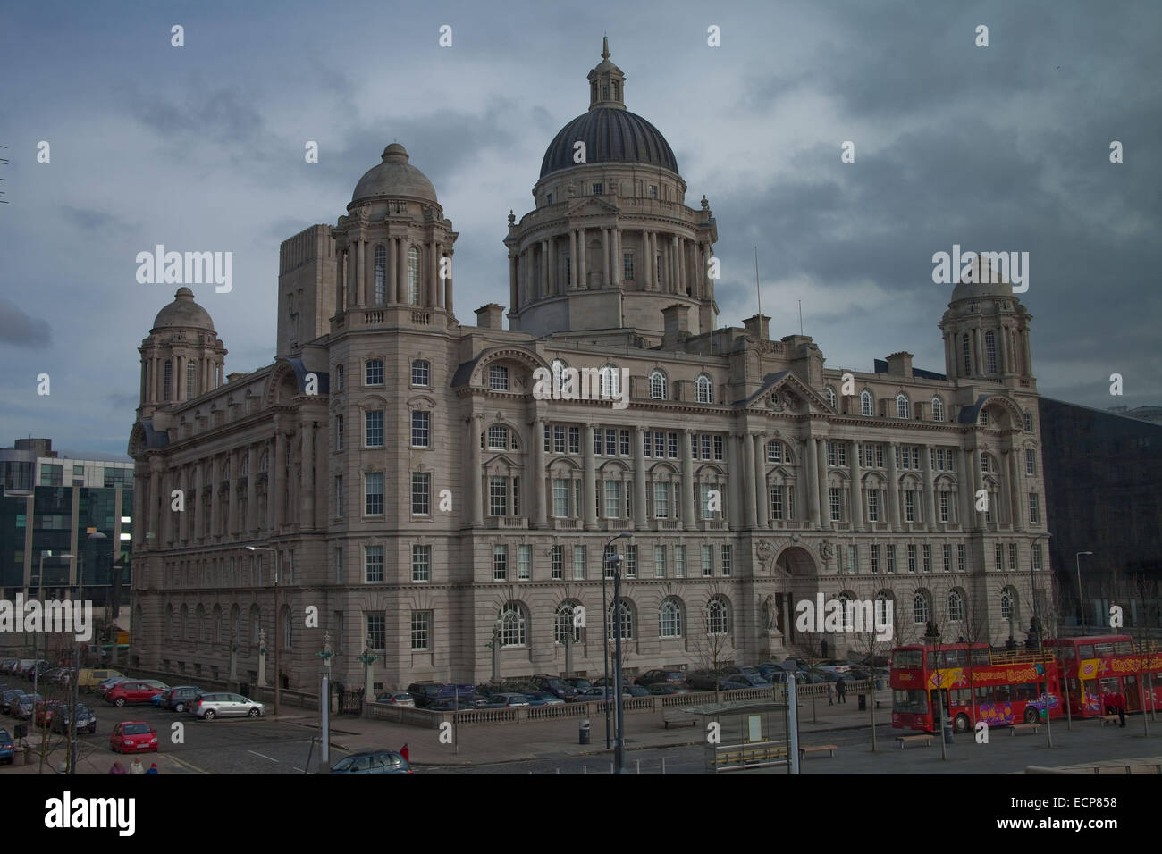 Der Port of Liverpool Building ist das erste von Liverpools berühmten drei Grazien Gebäuden, die auf ihre eigene Weise gelten ein Stockfoto
