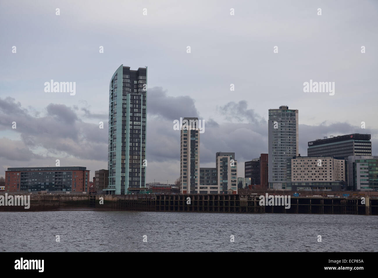 Die Hochhaus Wiederentwicklung von Liverpool, ist im Gange, wie diese Aufnahme von der Liverpool-Uferpromenade, teilweise auf einen Winter zeigt Stockfoto
