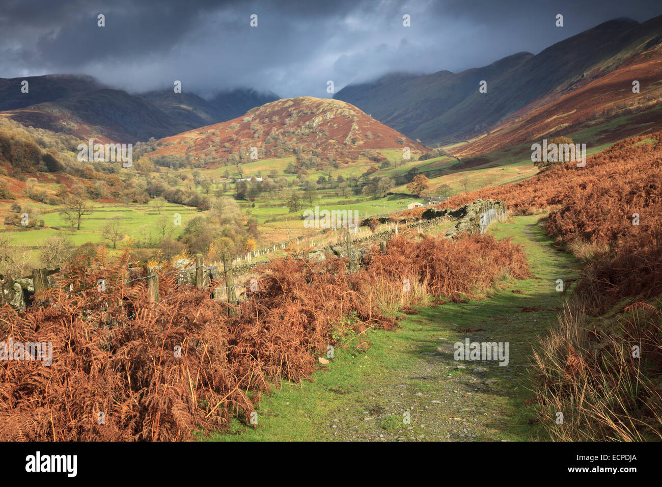Ein Wanderweg im Troutbeck Tal in den Lake District National Park, mit