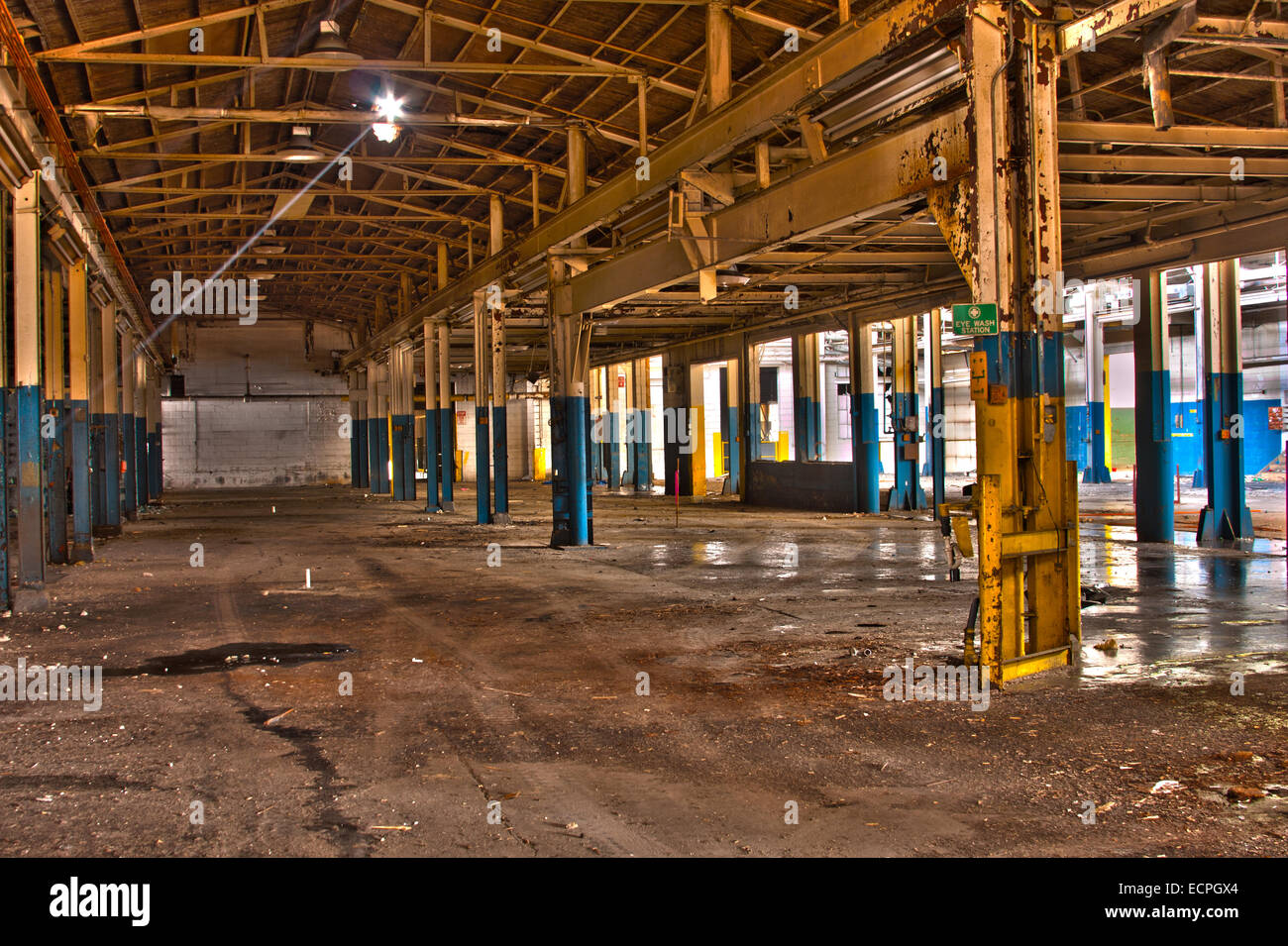 Verlassenes Industriegebäude Stockfoto