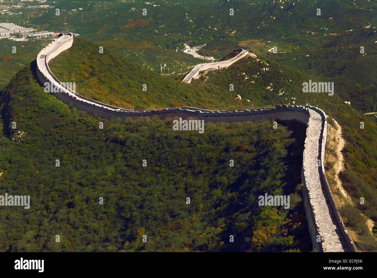 Abschnitt der großen Mauer Antenne Landschaften in Badaling, Peking, China. Stockfoto