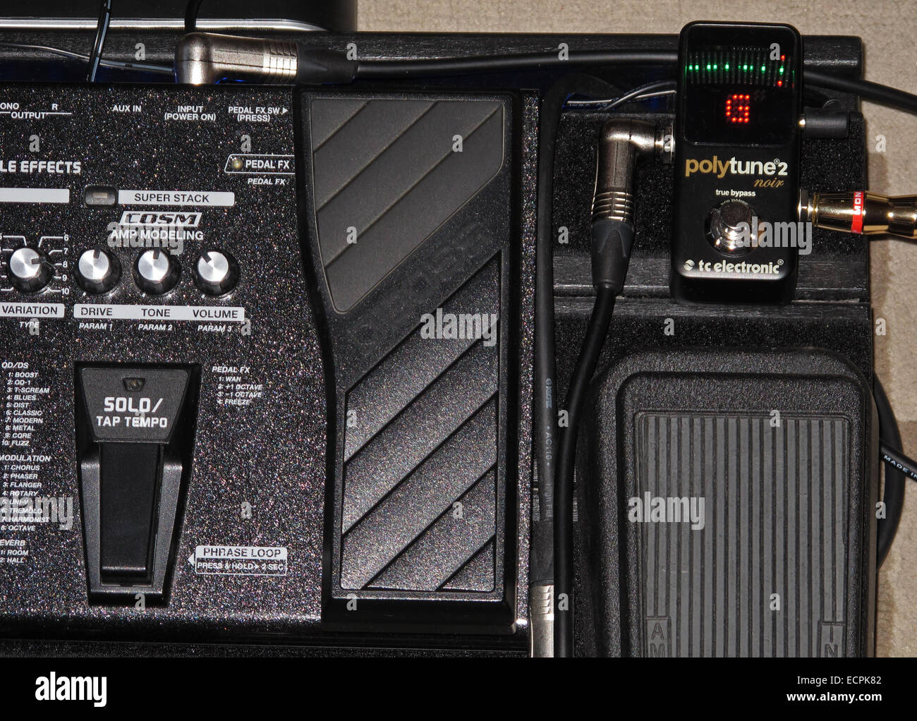 Gitarre Pedalboard, Digitech, Boss, Polytune 2, Dunlop Cry Baby Stockfoto