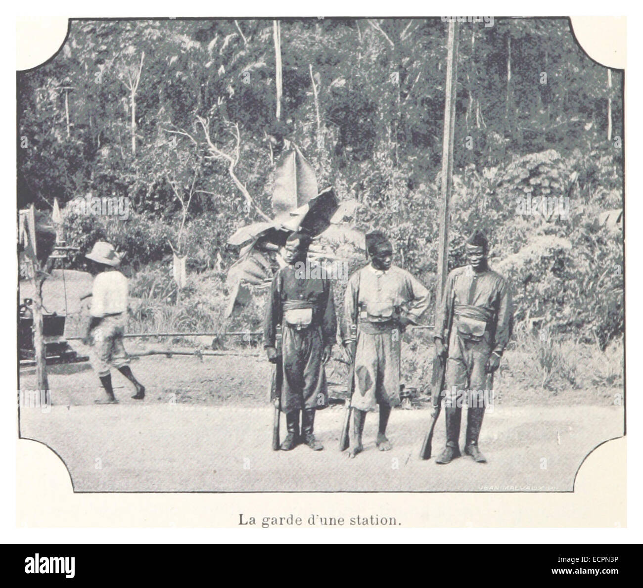 Diese französische Illustration aus einer nicht identifizierten Quelle erfasst einen Moment der Wacharbeit auf einer Station. Die Szene spiegelt wahrscheinlich Militär- oder Sicherheitspraktiken im Europa des 19. Jahrhunderts wider. Stockfoto