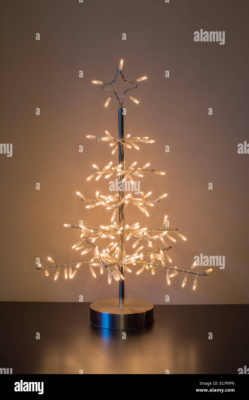 Metall weihnachtsbaum Fotos und Bildmaterial in hoher Auflösung Alamy