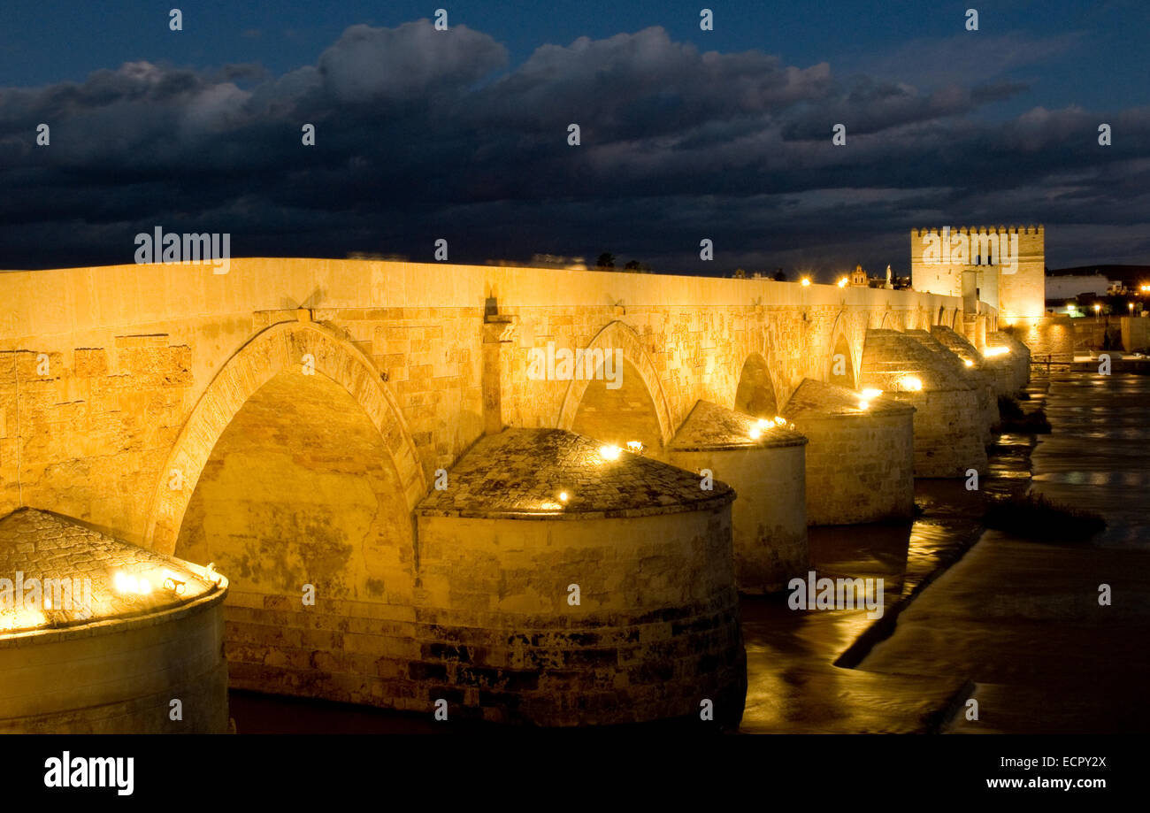 Römische Brücke von Cordoba. Andalusien, Spanien Stockfoto