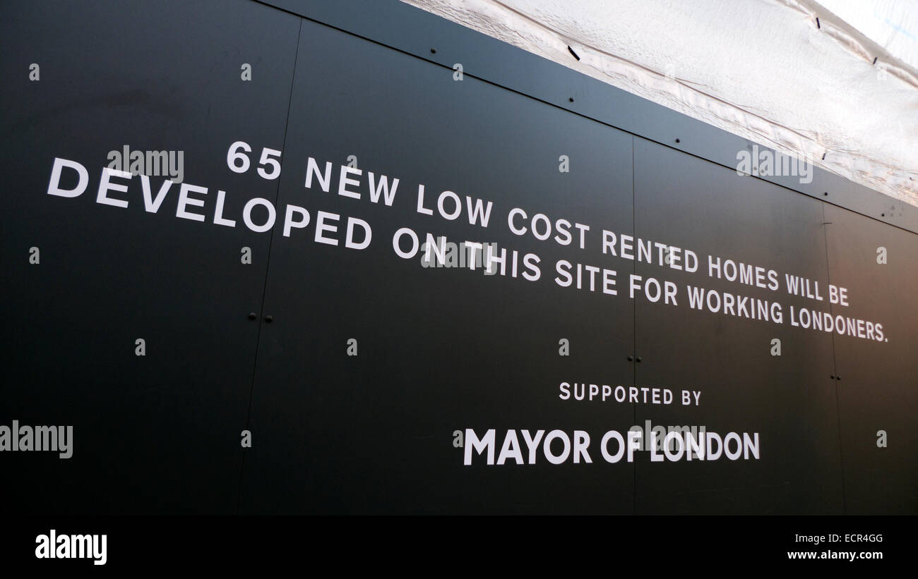 Kostengünstige Gebäude Regelung durch den Bürgermeister von London Baustelle anmelden Broadwick Street in Soho in London KATHY DEWITT unterstützt. Stockfoto