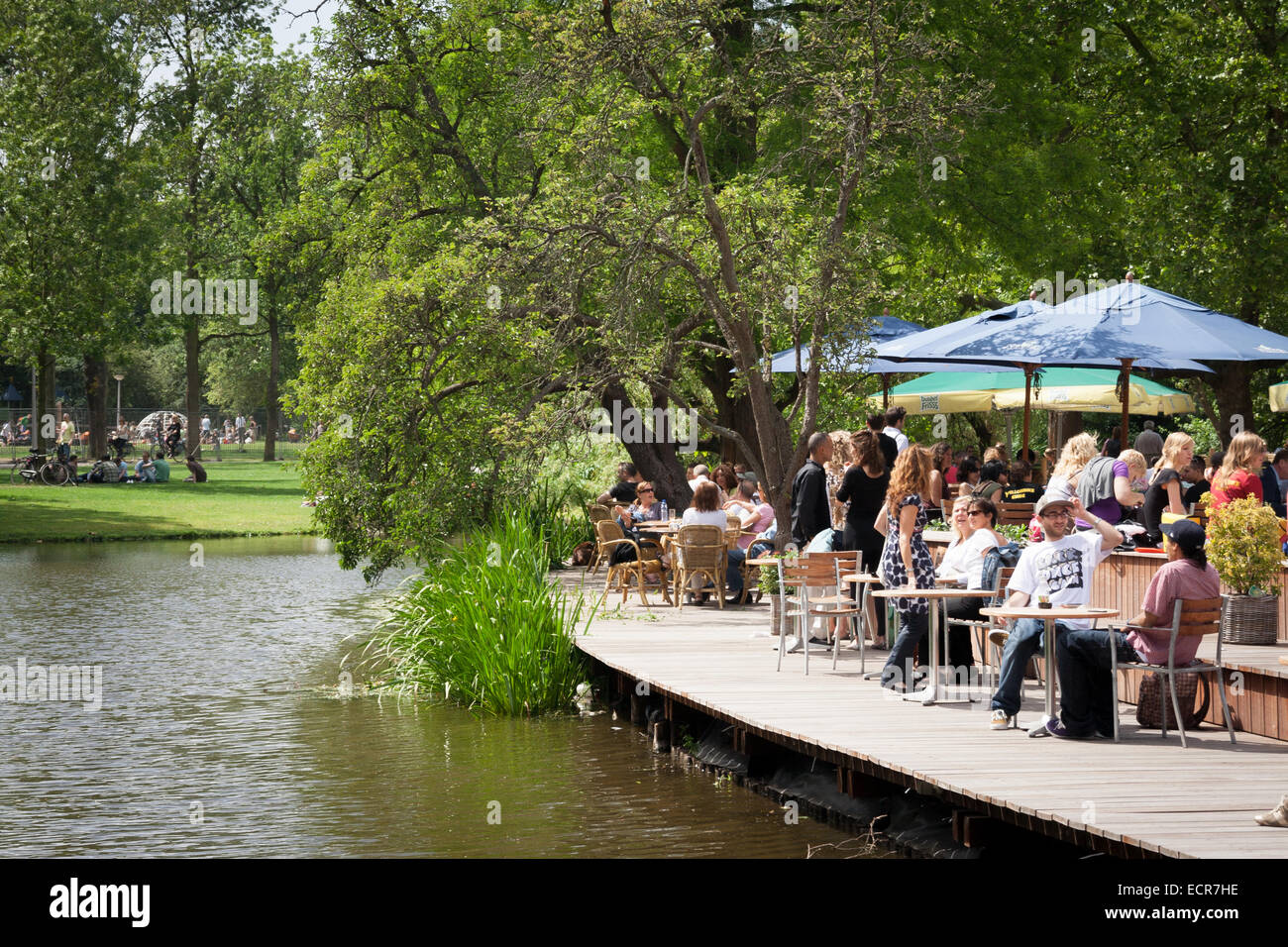 Amsterdam vondelpark park sitting Fotos und Bildmaterial in hoher