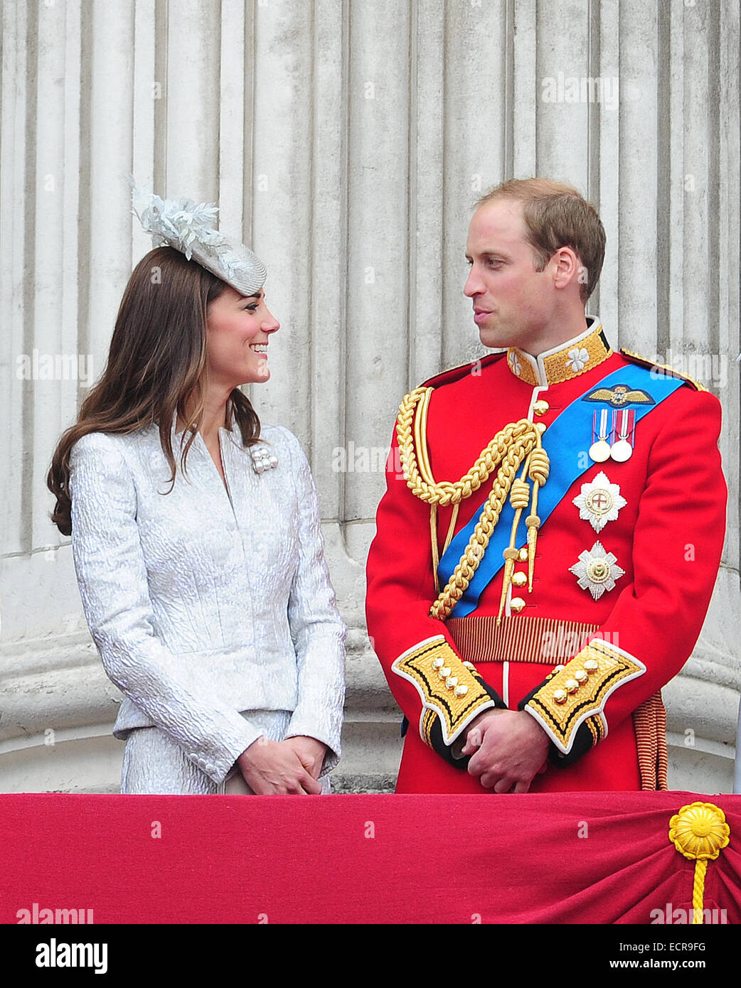 Mitglieder der britischen königlichen Familie gelten die Trooping die Farbe feiern auf dem Balkon des Buckingham Palace zu genießen.  Mitwirkende: Prinz William, Kate Middleton wo: LONDON, Vereinigtes Königreich bei: 14. Juni 2014 Stockfoto