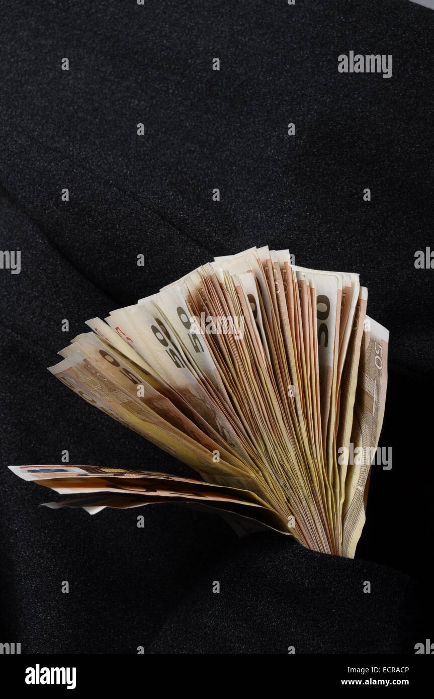 Viel Geld fünfzig Euro Banknoten in Anzug Tasche Stockfoto