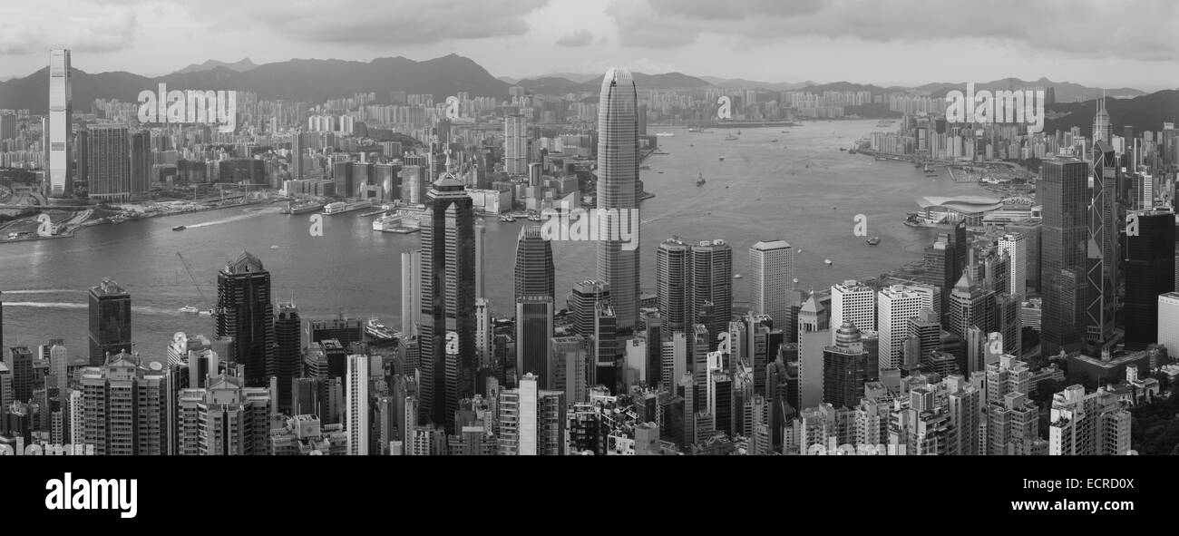 Panoramablick auf Hongkong Victoria Harbour, mit Wolkenkratzern. Stockfoto