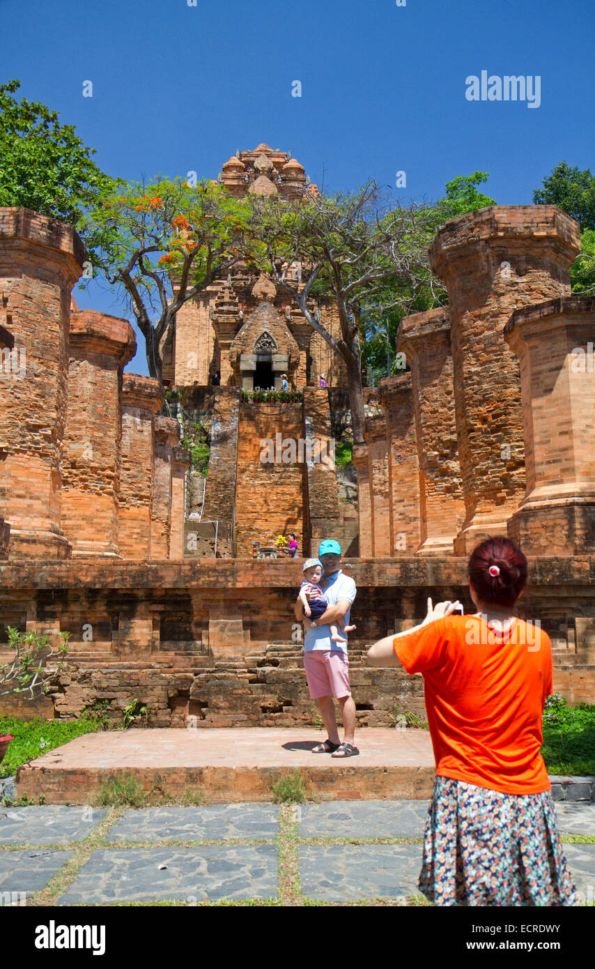 Po Nagar ist ein Cham-Tempel-Turm befindet sich im mittelalterlichen Fürstentum Kauthara in der Nähe von Nha Trang, Vietnam. Stockfoto