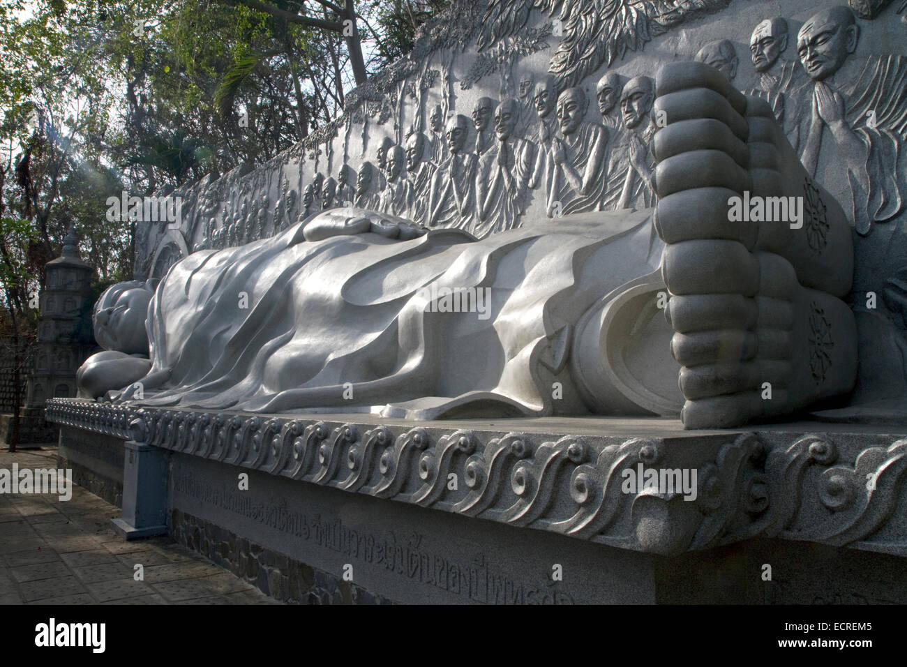Schlafende Buddha im Long Son buddhistischen Tempel in Nha Trang, Vietnam. Stockfoto