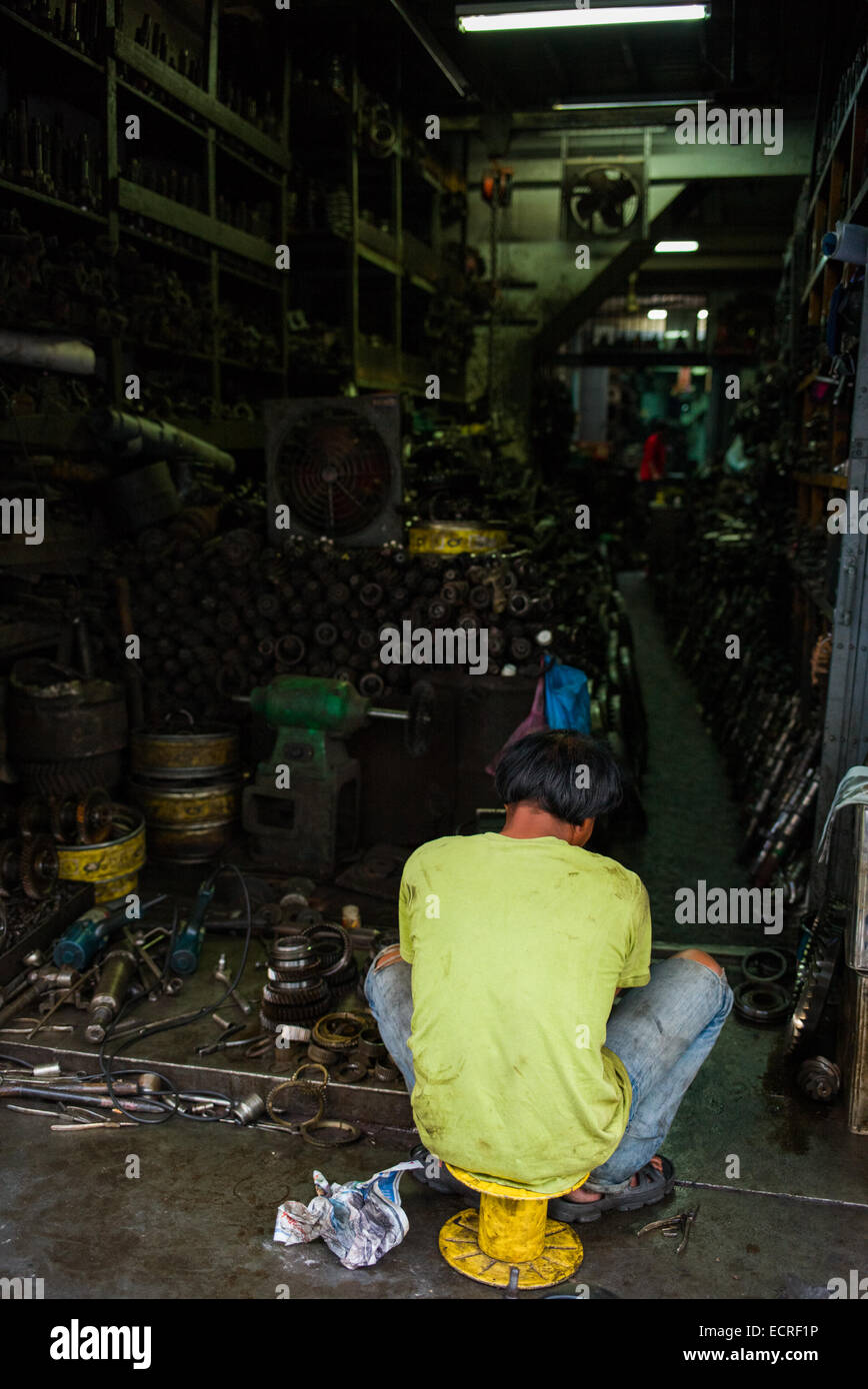 Schrottplatz Arbeiter, Chinatown Sinag Kong, Bangkok, Thailand. Stockfoto