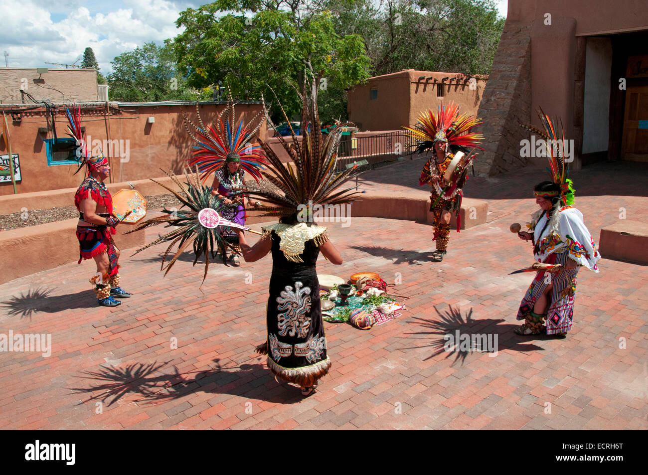 Native American Indian Kleid Kostüm Federn Stockfoto