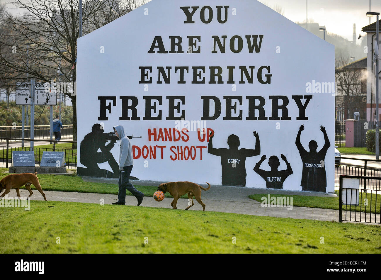 Graffiti auf Free Derry Wand, Londonderry, Nordirland. Foto © George Sweeney/Alamy Stockfoto