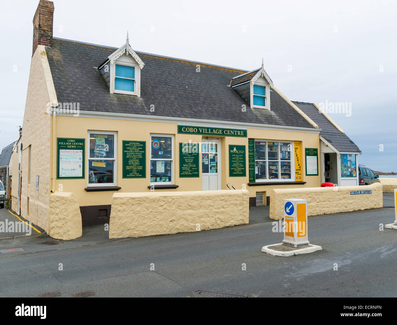 Cobo Dorfzentrum,, einen allgemeinen Supermarkt im Dorf Cobo, Castel Guernsey Kanalinseln Stockfoto