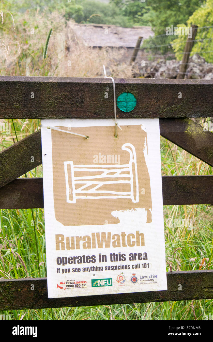 Ein ländlicher Watch Schild neben Gerste, Clitheroe, Lancashire, UK. Stockfoto