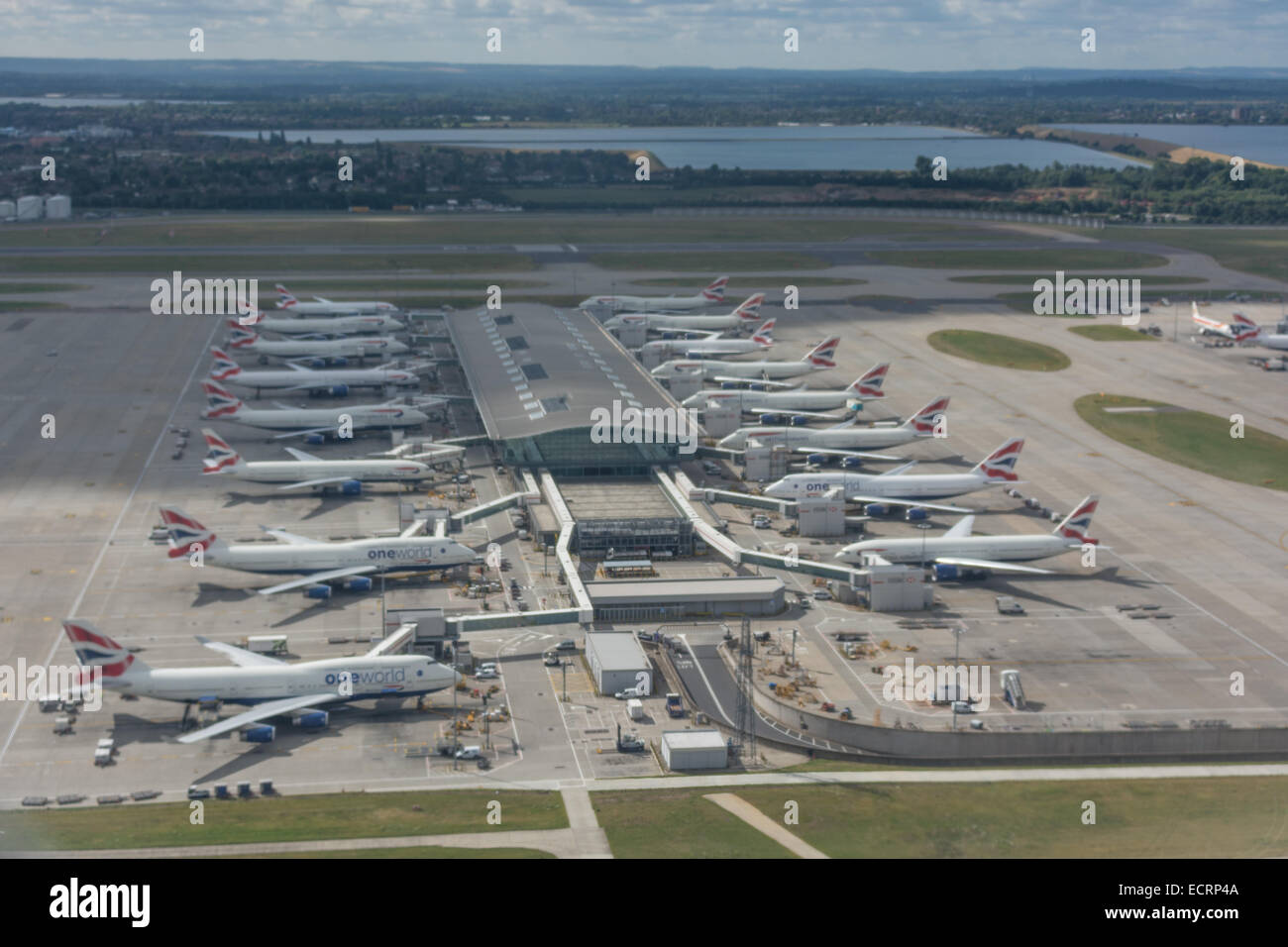 London Heathrow Airport ist ein wichtiger internationaler Flughafen in West-London, England, Vereinigtes Königreich. Heathrow ist der größte Flughafen in Großbritannien und auch die am stärksten frequentierte Flughafen in Europa durch den Pkw-Verkehr. Stockfoto