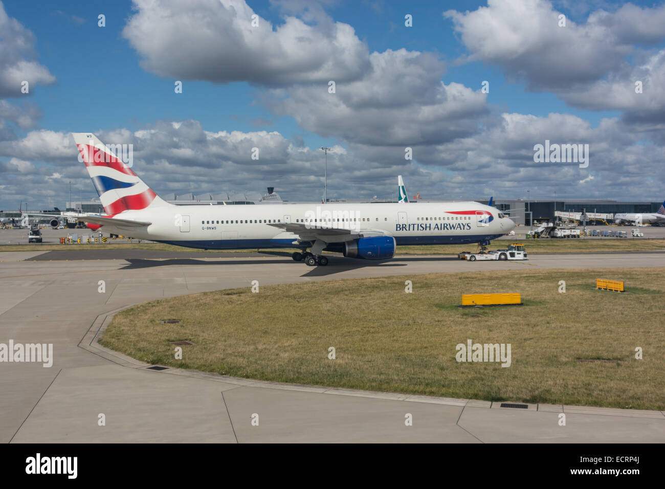 London Heathrow Airport ist ein wichtiger internationaler Flughafen in West-London, England, Vereinigtes Königreich. Heathrow ist der größte Flughafen in Großbritannien und auch die am stärksten frequentierte Flughafen in Europa durch den Pkw-Verkehr. Stockfoto