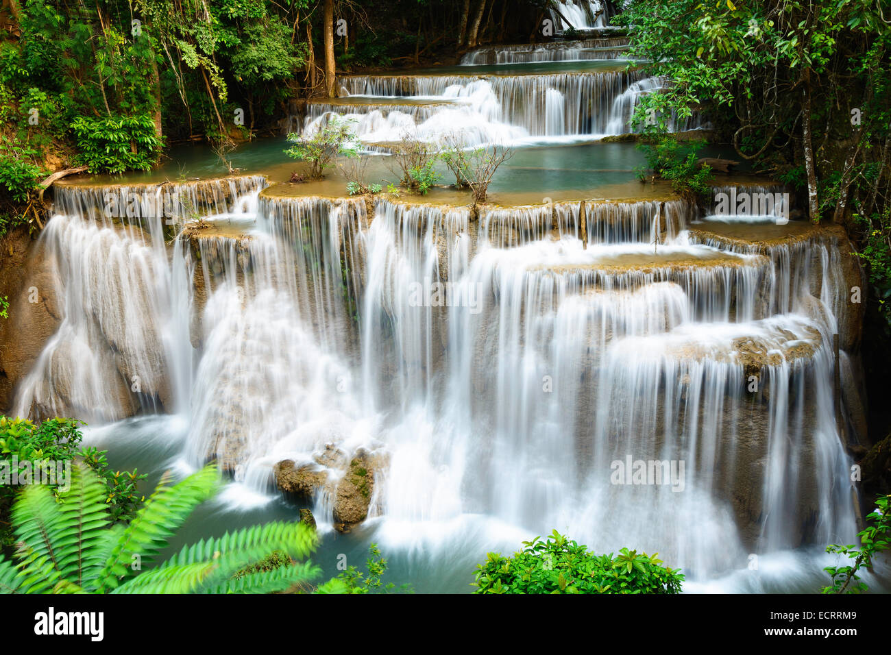 Huaymaekamin Wasserfall, Station vier Namen Chat Kaew, im tiefen Regenwald Dschungel, Kanchanaburi, Thailand Stockfoto