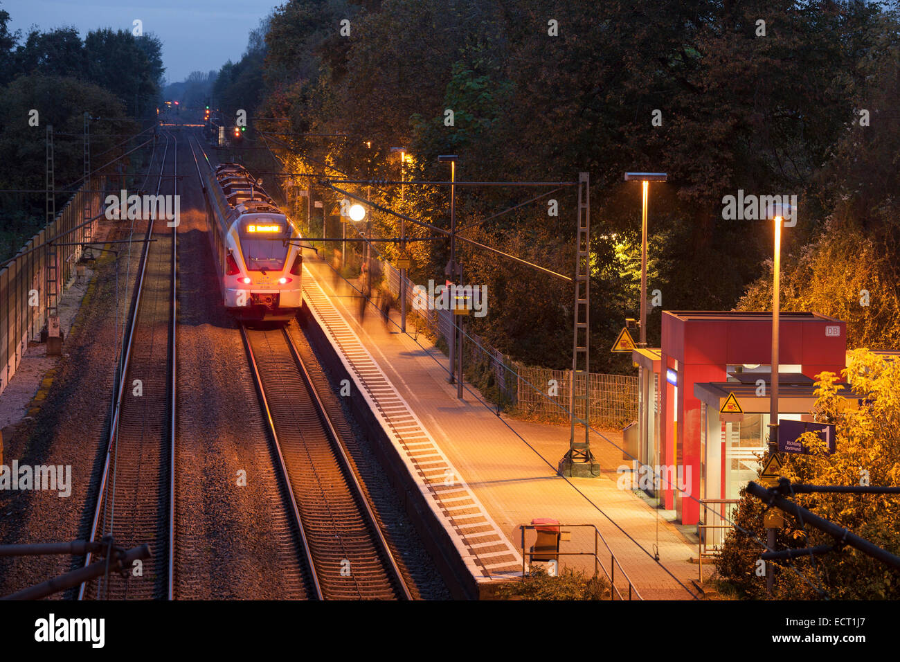 Deutschland Nordrhein-Westfalen Kamen Methler Bahnhof der Deutschen Bahn Eurobahn ankommen Stockfoto