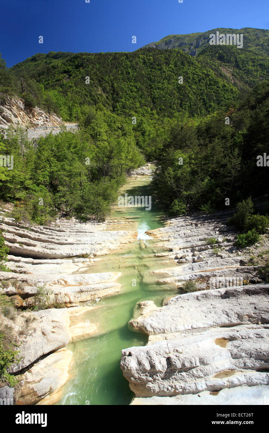 Schönen Fluss in das Hinterland des Alpes-MAritimes. Prealpes d ' Azur Regionalpark. Stockfoto