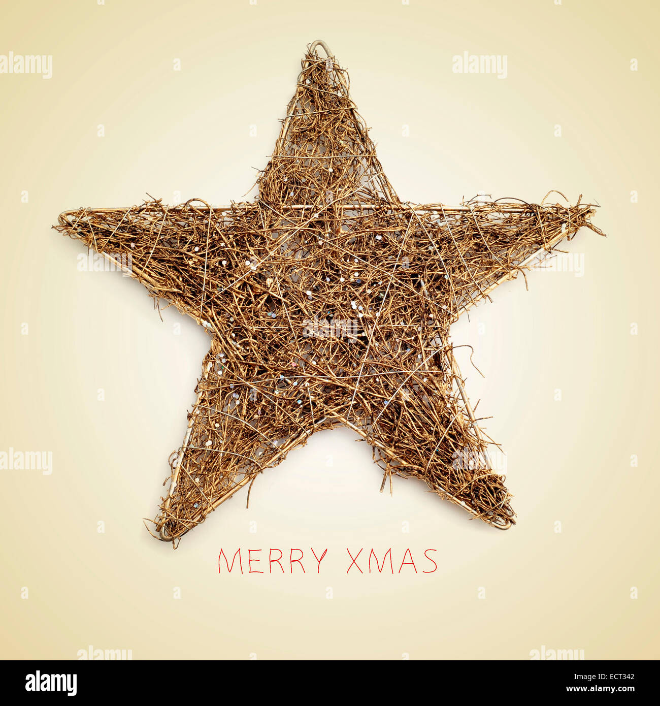 eine rustikale Weihnachtsstern und der Satz Frohe Weihnachten auf einem  Beige Hintergrund, mit einem Retro-Effekt Stockfotografie - Alamy