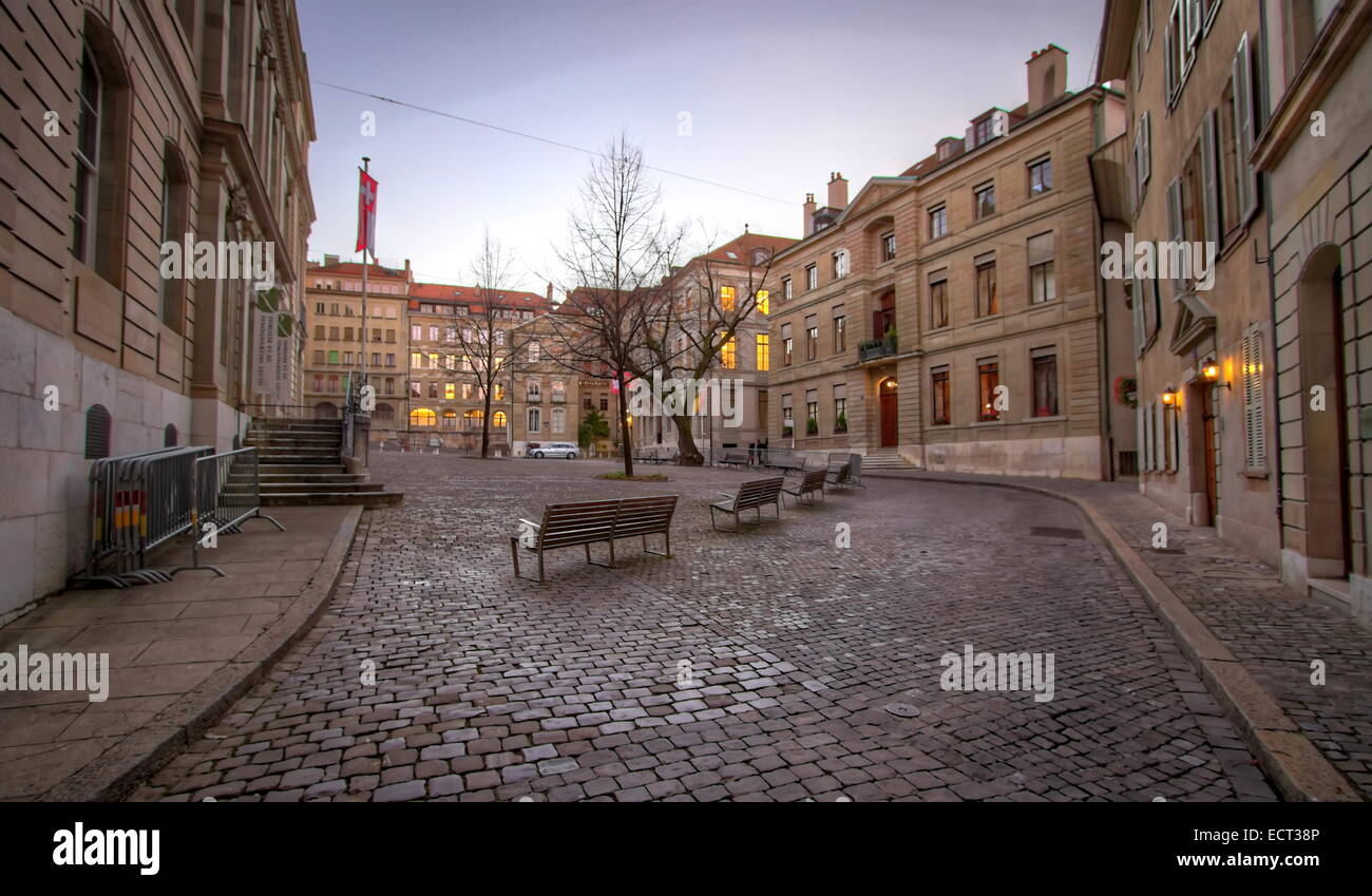 Zeigen Sie auf Bourg Saint-Pierre-Platz nach Sonnenuntergang, alte Stadt in Genf, Schweiz (HDR an) Stockfoto