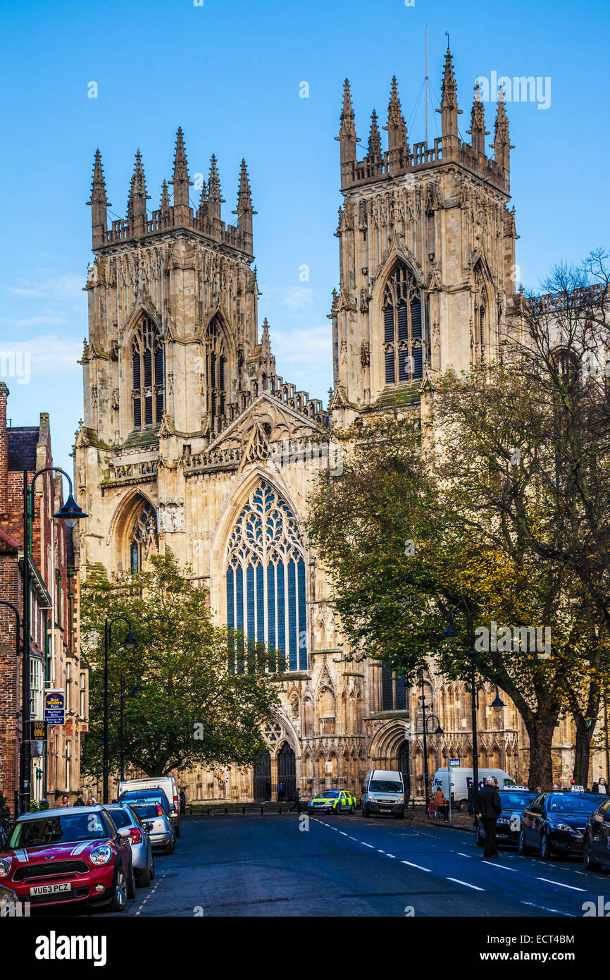 York minster senkrecht -Fotos und -Bildmaterial in hoher Auflösung – Alamy