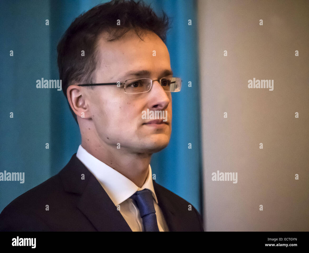 19. Dezember 2014 - Minister für ausländische Wirtschaft und auswärtige Angelegenheiten von Ungarn Peter Siyyarto--19. Dezember, Minister für auswärtige Angelegenheiten der Ukraine Pavlo Klimkin traf sich mit ausländischen Wirtschaftsminister und auswärtige Angelegenheiten von Ungarn Peter Siyyarto ist, wer bei einem Besuch in der Ukraine. Der ungarische Seite bekräftigte seine Unterstützung für die Souveränität und territoriale Integrität der Ukraine ist bereit, volle Unterstützung für die Umsetzung der Strukturreformen in der Ukraine, insbesondere im Bereich der öffentlichen Verwaltung und Dezentralisierung von Macht zu gewähren. © Igor Golovniov/ZUMA Draht/Alamy Live-Nachrichten Stockfoto