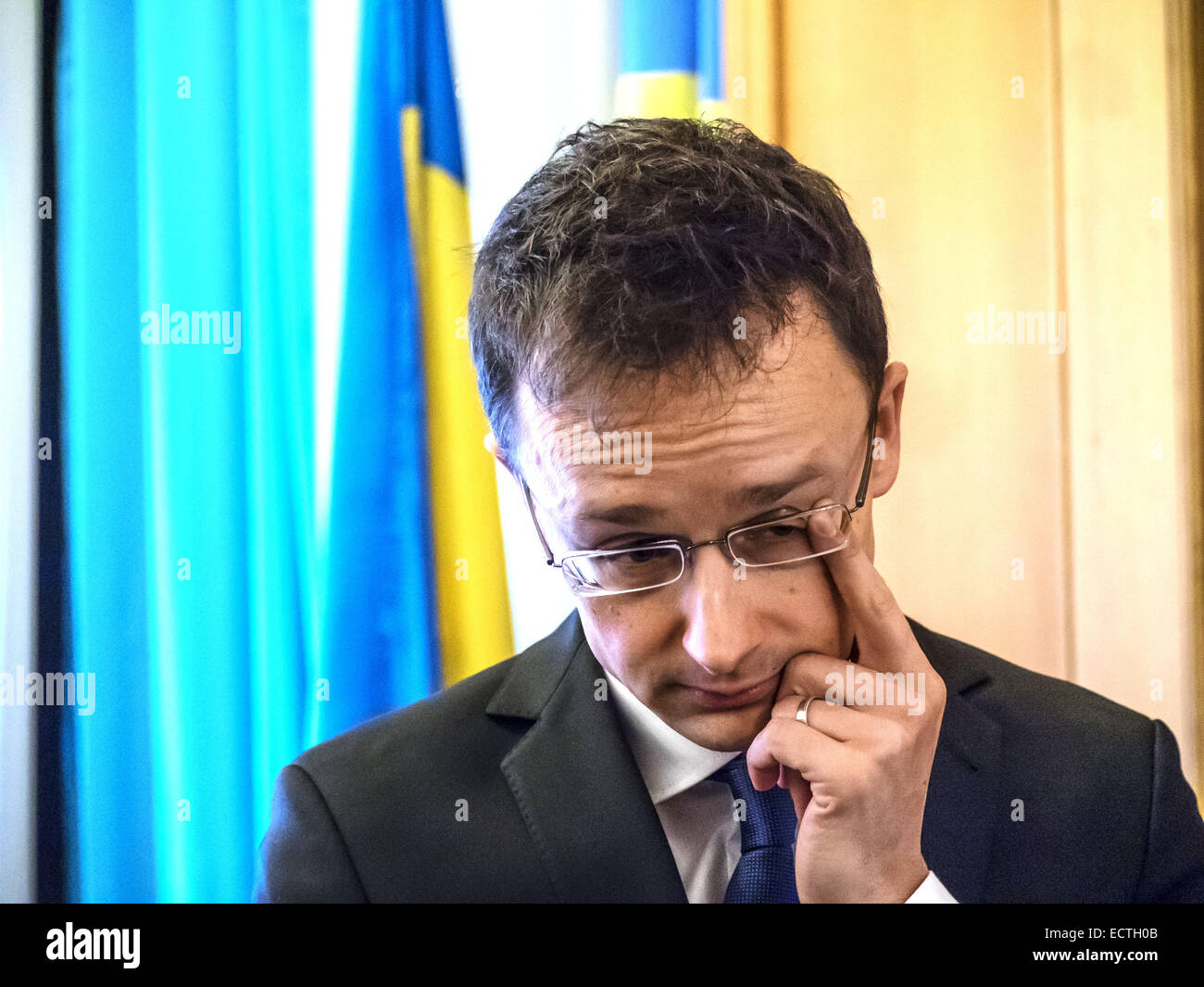 19. Dezember 2014 - Minister für ausländische Wirtschaft und auswärtige Angelegenheiten von Ungarn Peter Siyyarto--19. Dezember, Minister für auswärtige Angelegenheiten der Ukraine Pavlo Klimkin traf sich mit ausländischen Wirtschaftsminister und auswärtige Angelegenheiten von Ungarn Peter Siyyarto ist, wer bei einem Besuch in der Ukraine. Der ungarische Seite bekräftigte seine Unterstützung für die Souveränität und territoriale Integrität der Ukraine ist bereit, volle Unterstützung für die Umsetzung der Strukturreformen in der Ukraine, insbesondere im Bereich der öffentlichen Verwaltung und Dezentralisierung von Macht zu gewähren. © Igor Golovniov/ZUMA Draht/Alamy Live-Nachrichten Stockfoto