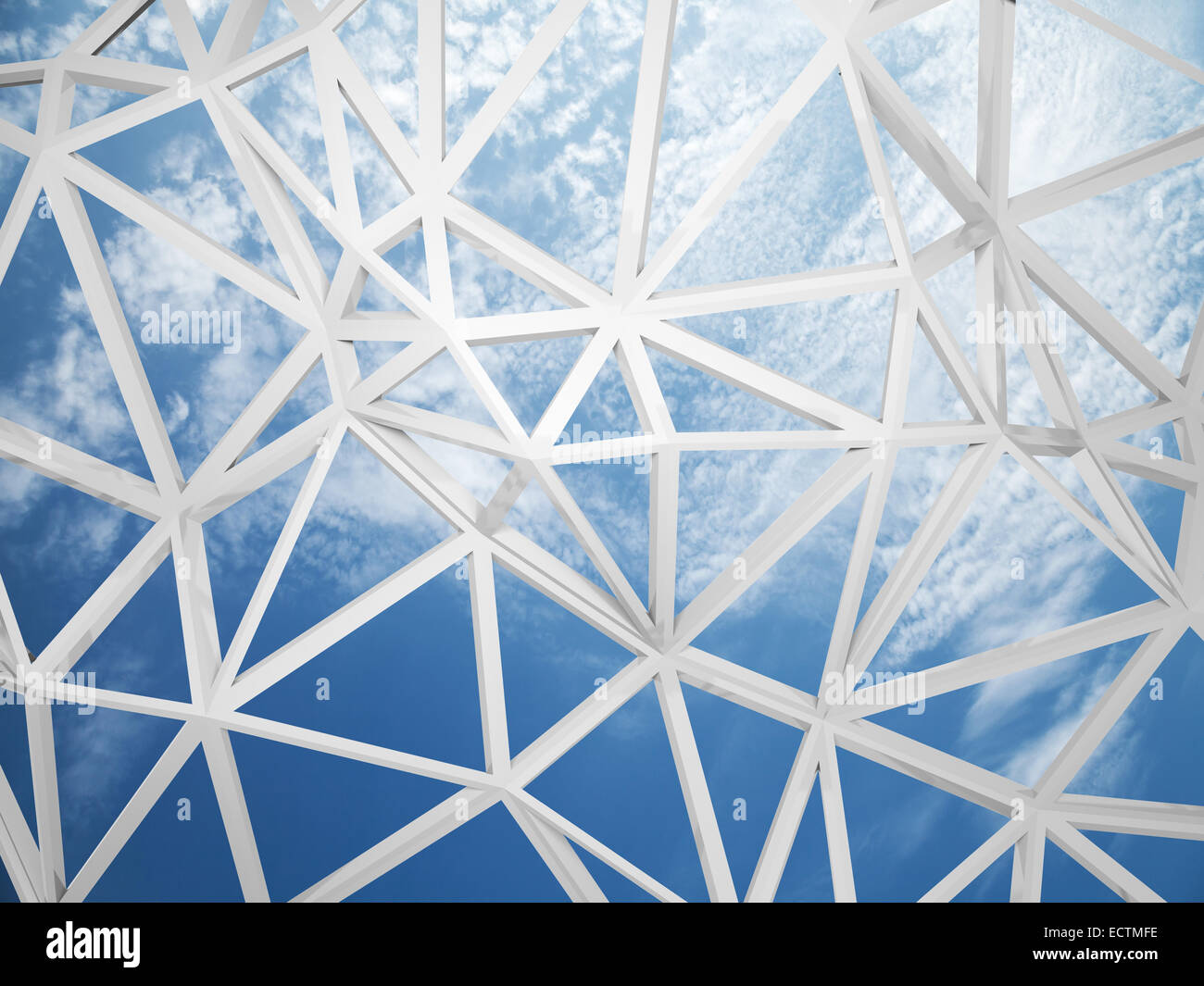 Abstrakte kabelgebundene 3D-Konstruktion mit chaotischen Dreiecke Form auf blauen Himmelshintergrund Stockfoto