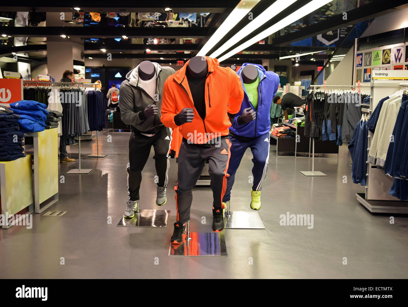 Das Innere des Adidas Store am Broadway in Greenwich Village, New York City Stockfoto