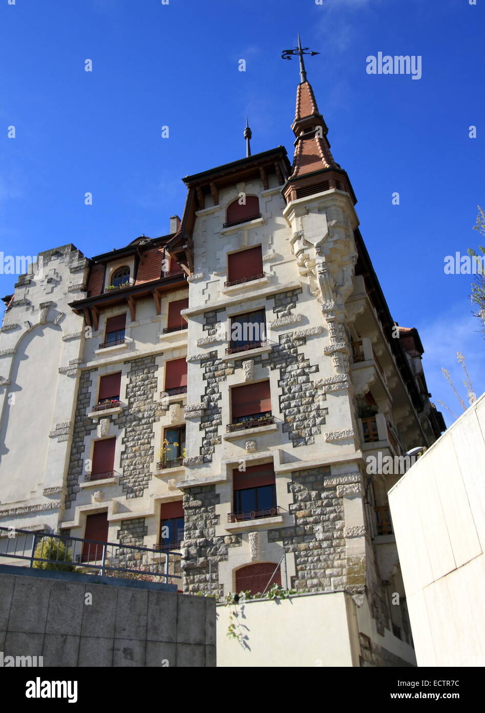 Hautnah am alten Gebäude in Genf, Schweiz Stockfoto