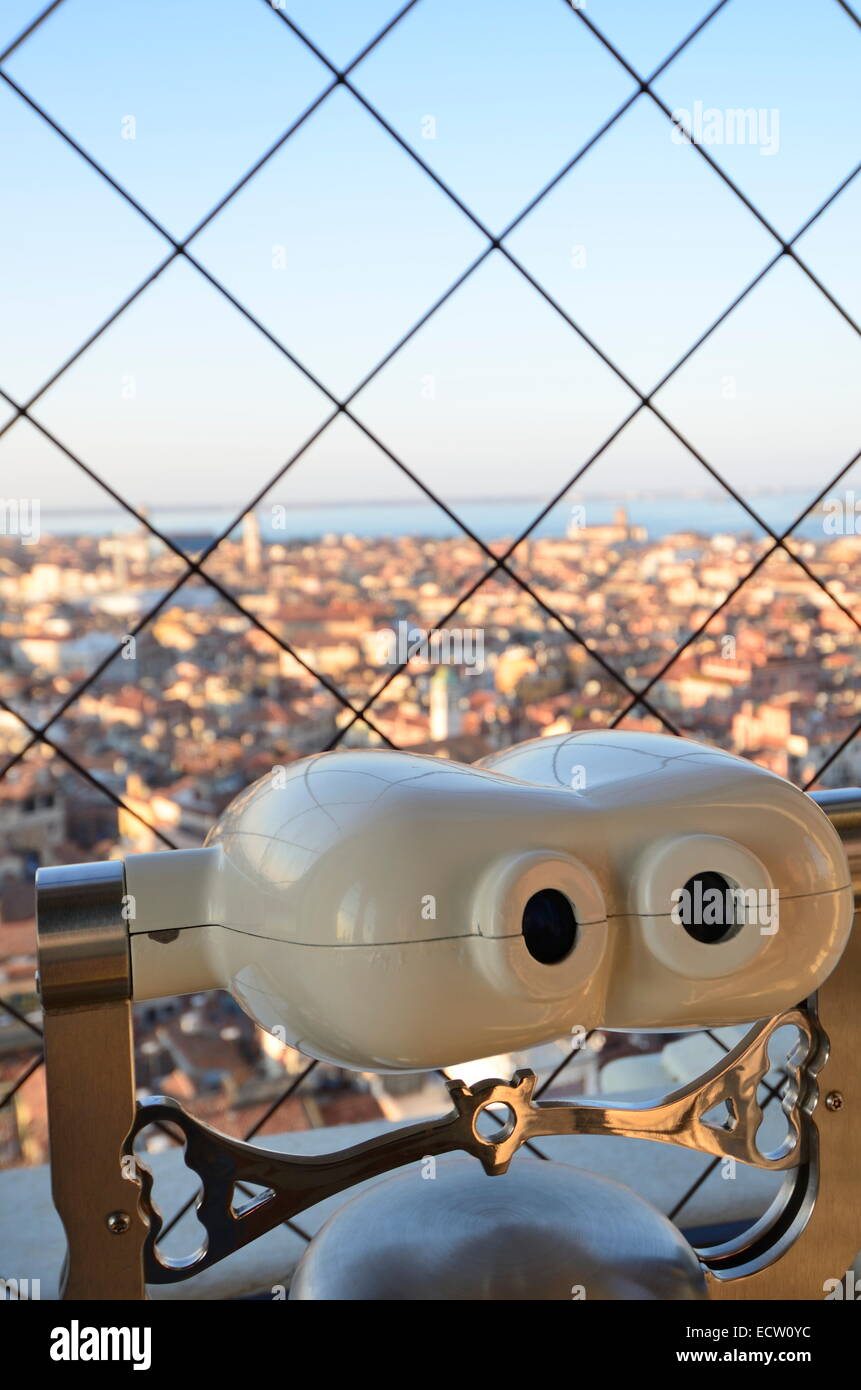 Münz-binokulare Viewer vom Markusplatz Campanile, Venedig Italien Stockfoto