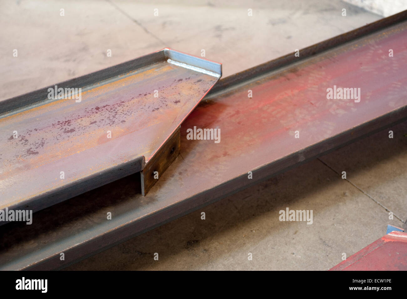 Stahl Treppe Wangen an eine sonstige Metalle Stanzerei. Stockfoto