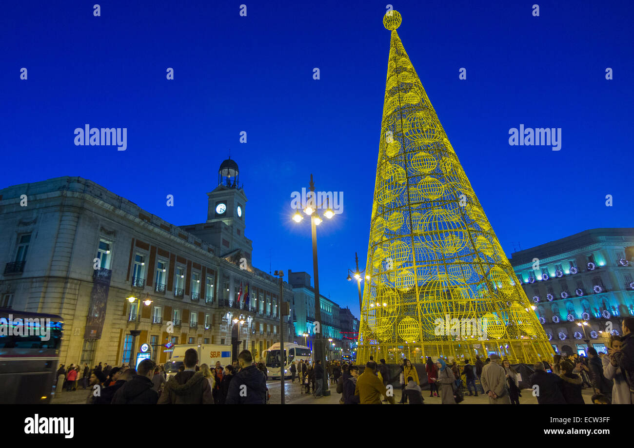 MADRID, Spanien - Dezember 18: Der berühmten Puerta del Sol voll shopping für Weihnachten 18. Dezember 2014 in Madrid Spanien Stockfoto