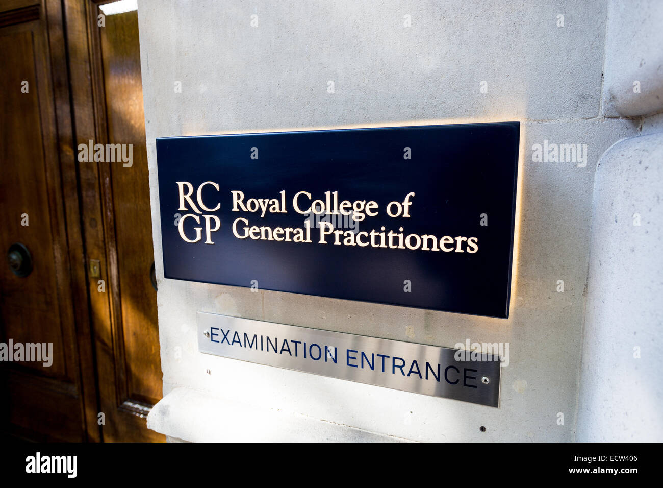 Die Prüfung Eingang an der Royal College von General Practitioners Euston Road, London, UK Stockfoto
