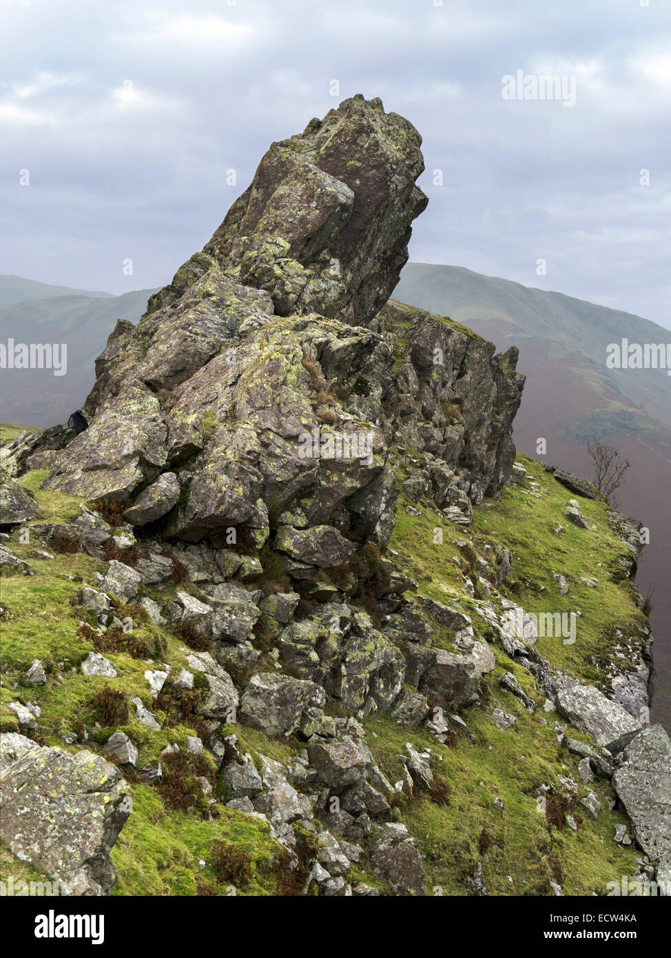 Haubitze Felsformation auf dem Gipfel des Helm Crag, Grasmere, Lake District, Cumbria, England, UK. Stockfoto