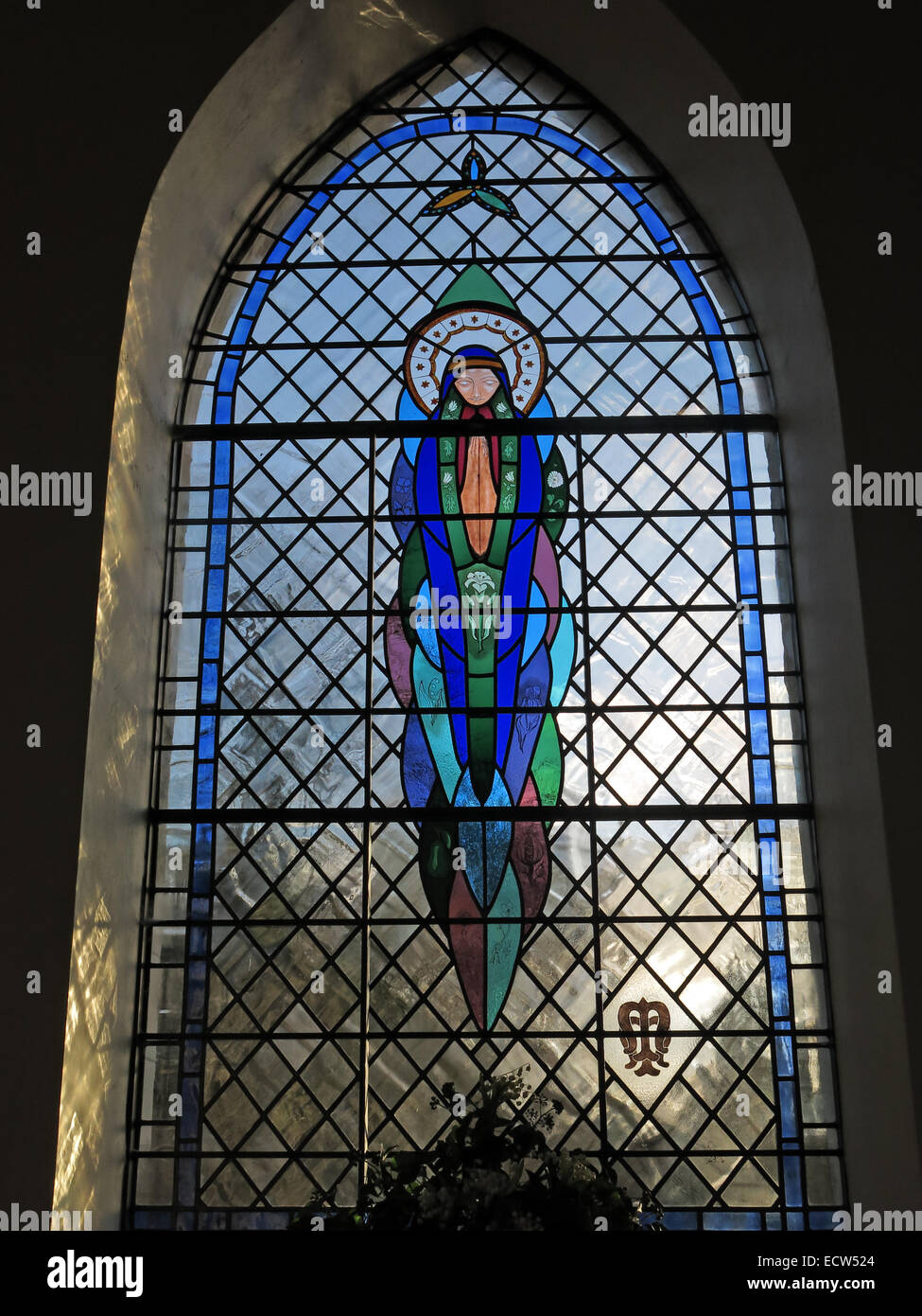 Millennium-Buntglasfenster, St Marys Church Ardley, mit Fewcott Civil Parish, Oxfordshire, England, Großbritannien Stockfoto