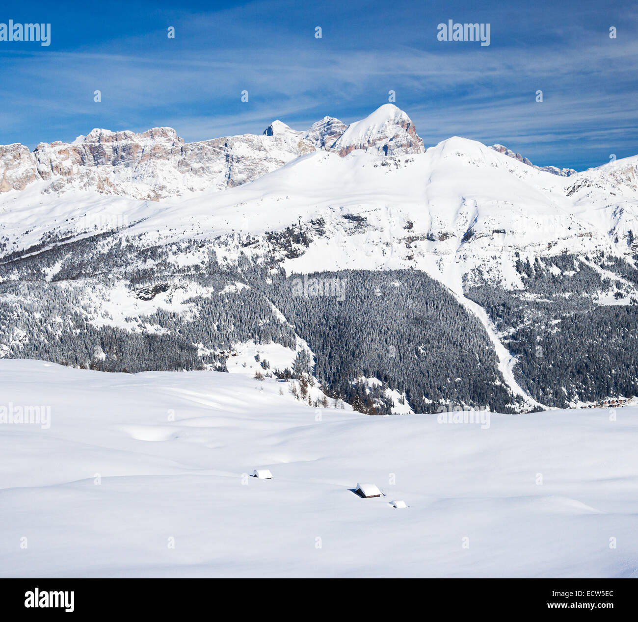 Einsam verschneiten Jagdhütten in Alpen, Italien Stockfoto