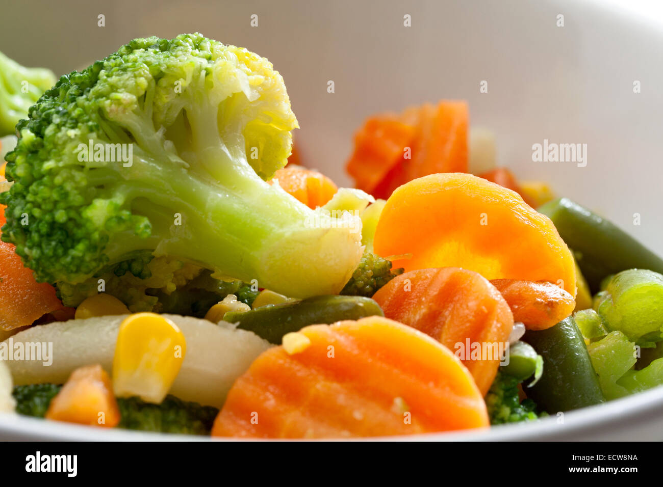 Gebratenes Gemüse auf dem Teller Stockfoto