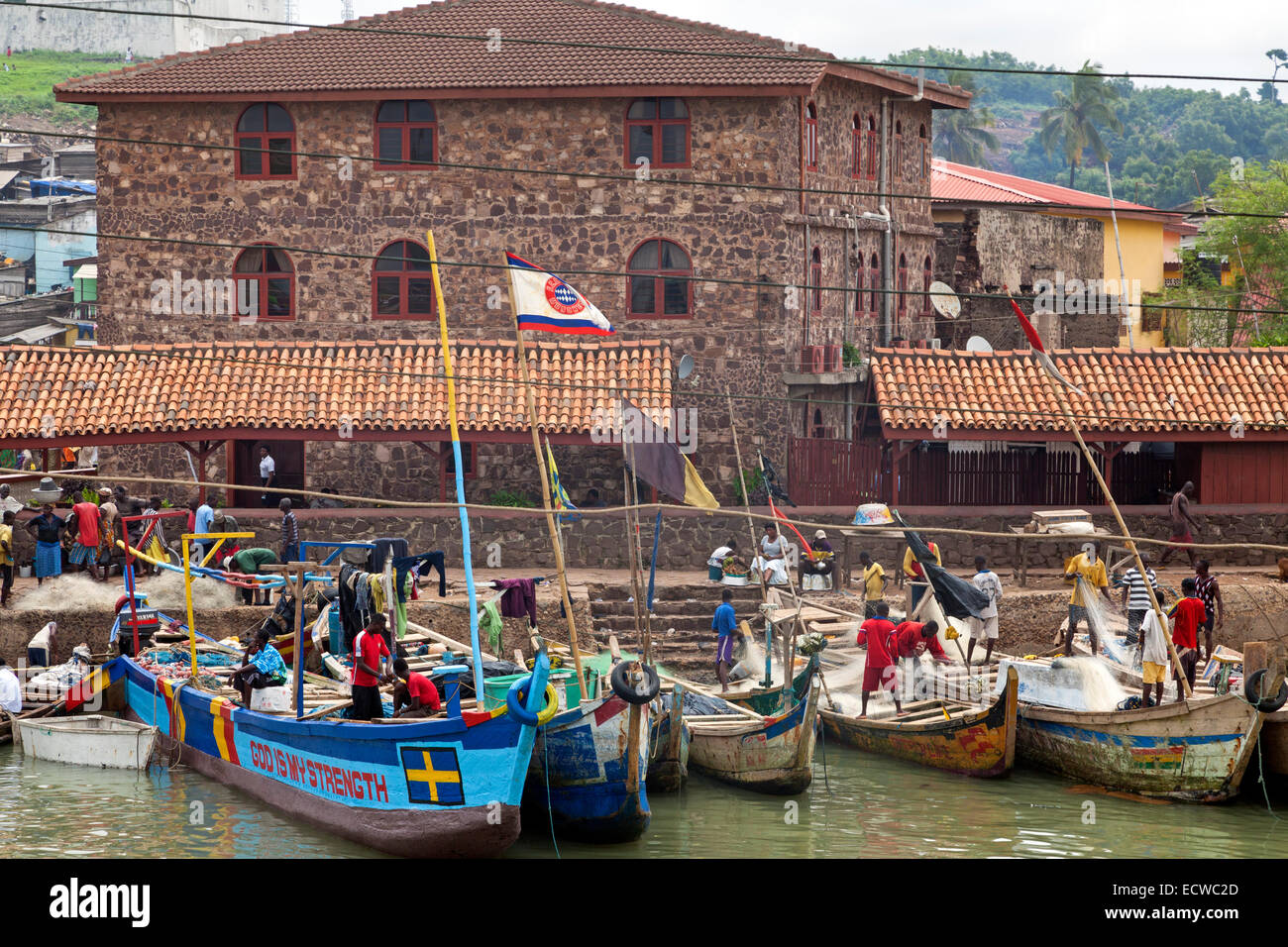 Angelboote/Fischerboote am Hafen von Elmina, Ghana, Afrika Stockfoto