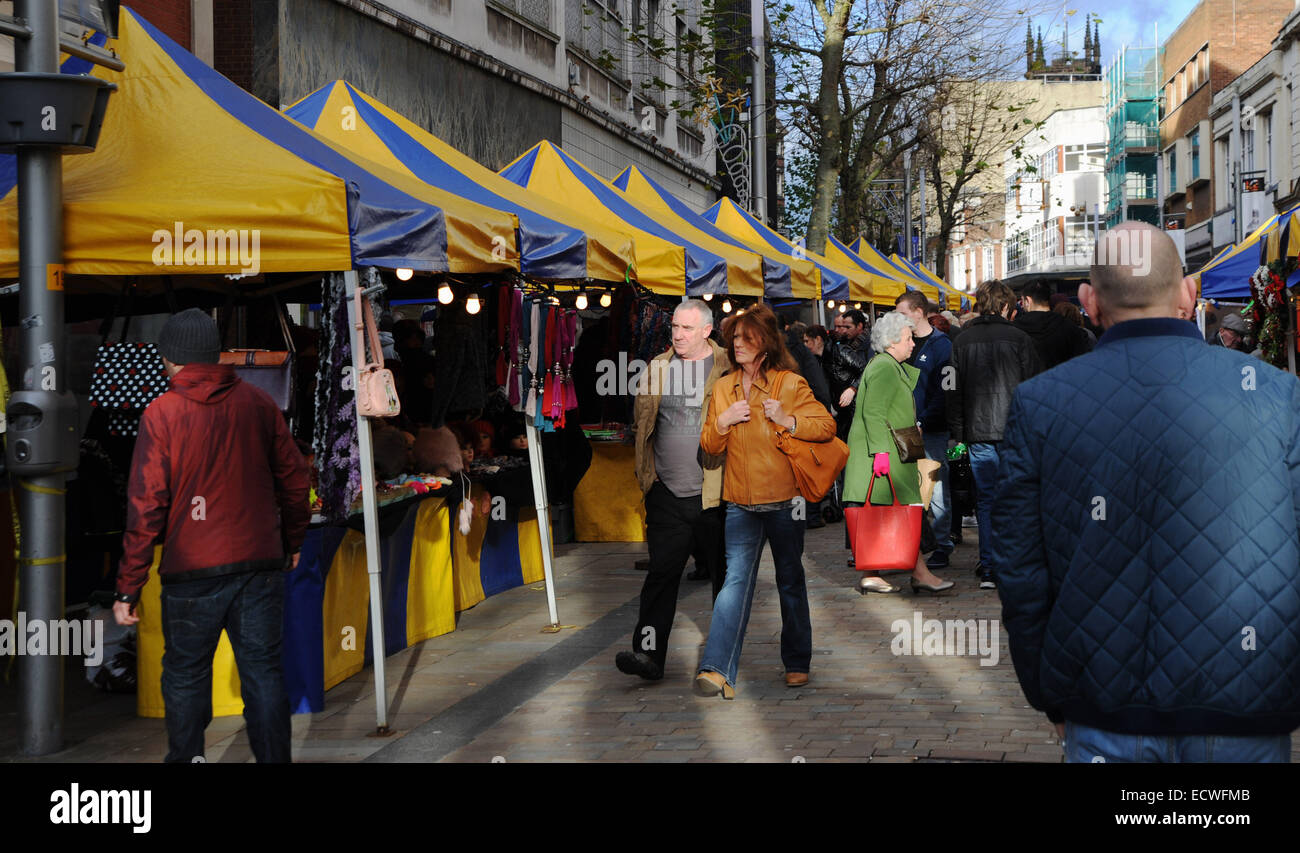 Wolverhampton, UK. 20. Dezember 2014. Shopper, in Kraft in Wolverhampton Stadt im Mittelpunkt "Panik Samstag" Stockfoto