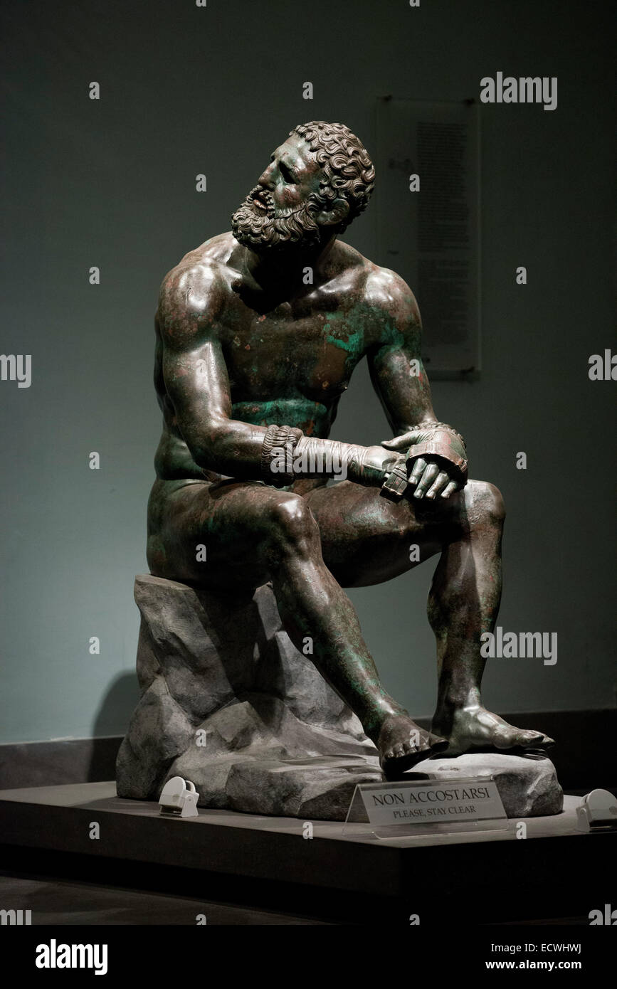 Rom. Italien. Museo Nazionale Romano. Palazzo Massimo Alle Terme. Boxer in Ruhe griechischen Bronzeskulptur. (I C BC). Stockfoto