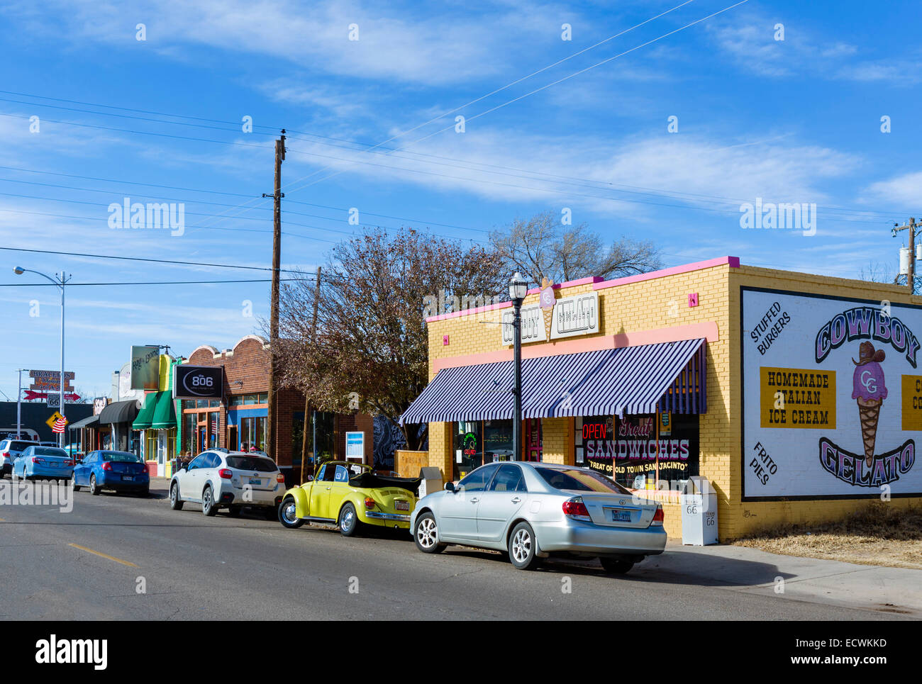 Geschäfte und Restaurants auf der alten Route 66 in der historischen Straße 6. Bezirk, Amarillo, Texas, USA Stockfoto
