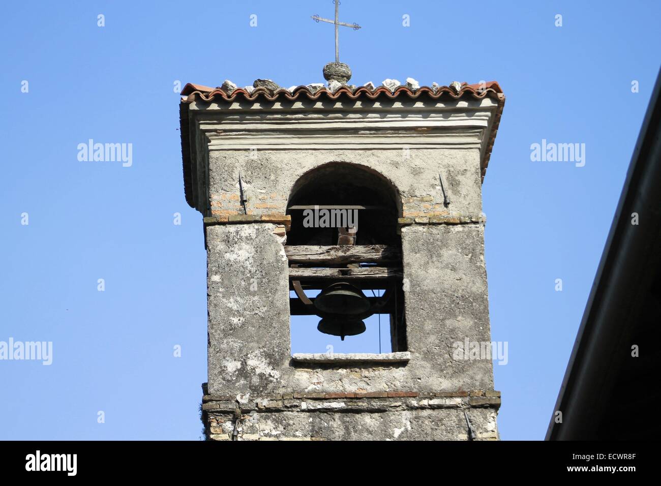 Glockenturm einer antiken Heiligtum in Norditalien Stockfoto